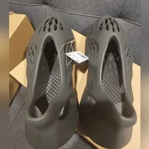 Yeezy Foam Runner Carbon, size 14, new with box Yeezy | Shoes | Yeezy Foam Runner Carbon New With Box Size 4  main image 2
